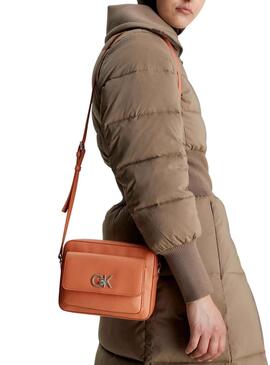 Bolso Calvin Klein Re-Lock Camera Naranja Mujer