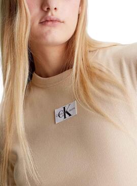 Camiseta Calvin Klein Woven Label Beige Para Mujer