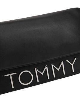 Bolso Tommy Hilfiger Bold Elongated Flap negro para mujer