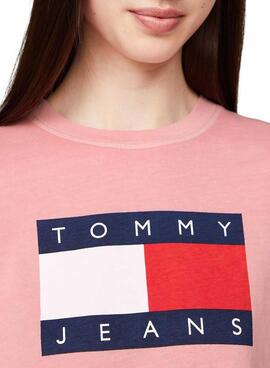 Camiseta Tommy Jeans Flag rosa para mujer