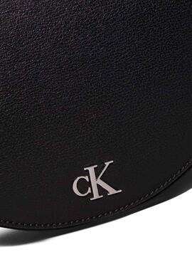 Bolso Calvin Klein Jeans Saddle minimal negro para mujer