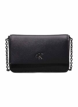 Bolso Calvin Klein Jeans Minimal Monogram Flap negro para mujer