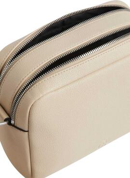 Bolso Calvin Klein Jeans Ultralight Camera Bag beige para mujer