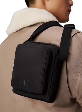 Bolso Calvin Klein Reporter NY negro para hombre