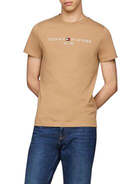 Camiseta Tommy Hilfiger básica tostado para hombre