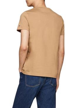 Camiseta Tommy Hilfiger básica tostado para hombre