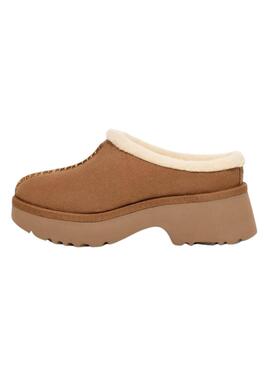 Zuecos UGG New Heights camel para mujer