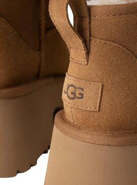 Botas UGG Classic Ultra Mini New Heights camel para mujer