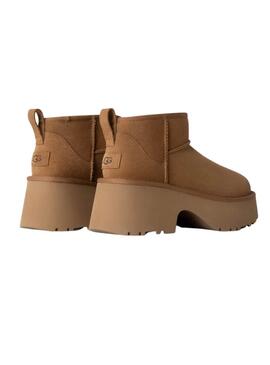 Botas UGG Classic Ultra Mini New Heights camel para mujer