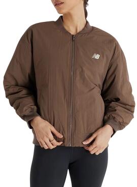 Chaqueta Bomber New Balance Graphic Woven marrón para mujer