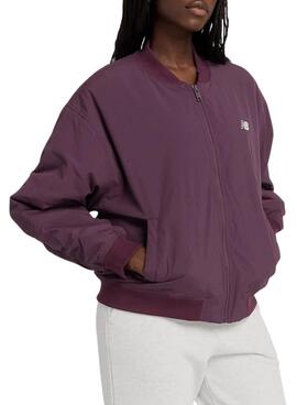 Chaqueta Bomber New Balance Graphic Woven morado para mujer