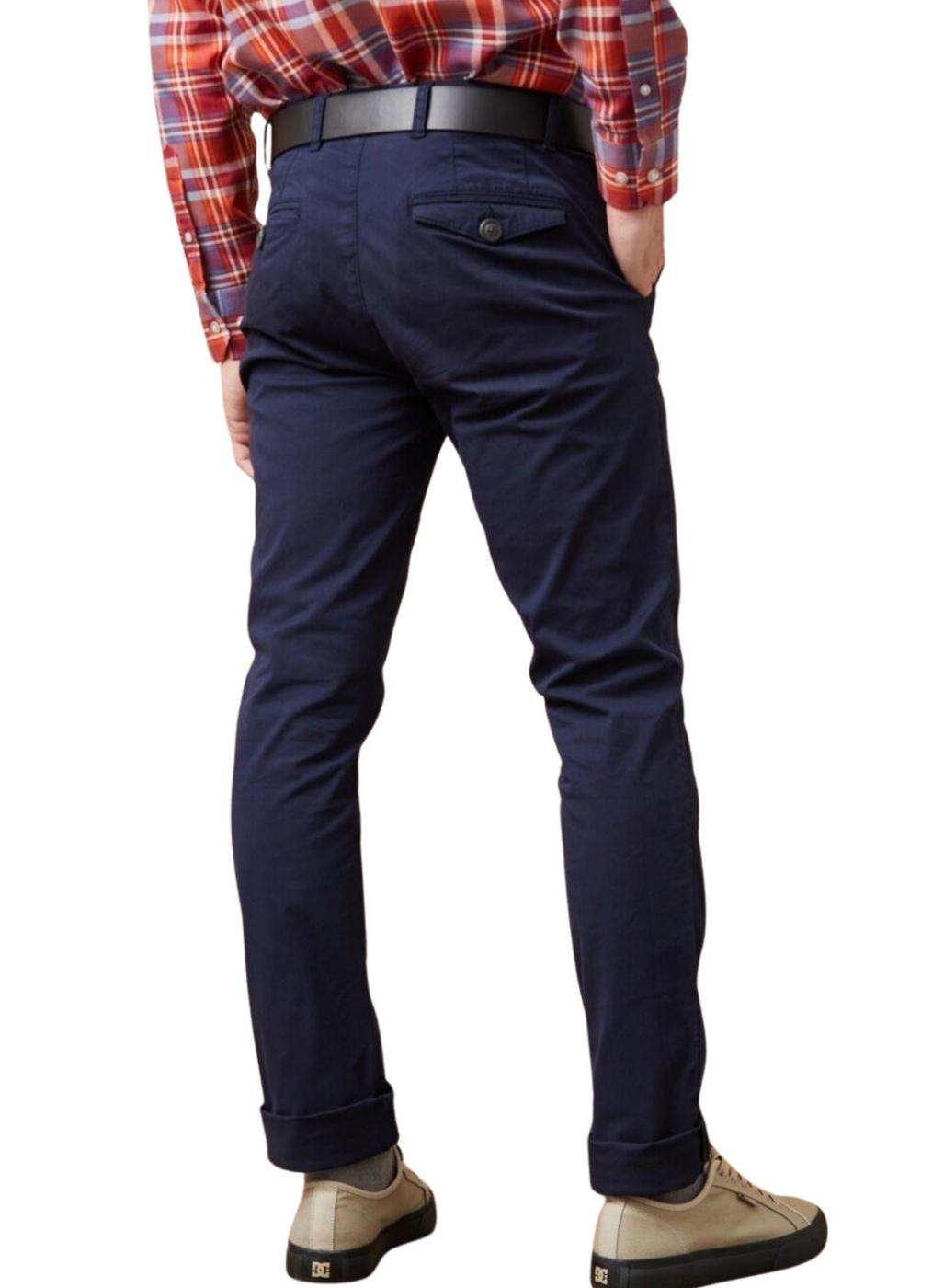 Pantalón chino Altonadock marino con pinzas para hombre