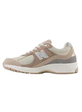 Zapatillas New Balance M2002R beige para mujer