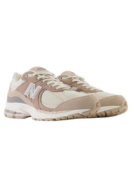 Zapatillas New Balance M2002R beige para mujer