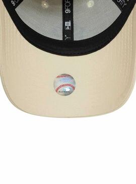 Gorra New Era Metallic Logo beige para mujer