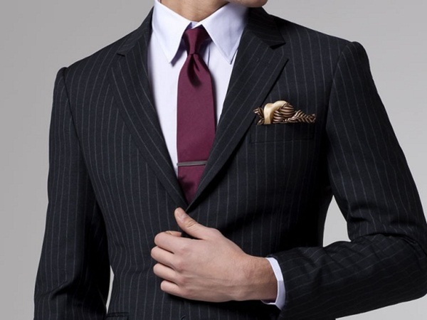 Cómo vestir para parecer un hombre o una mujer de negocios